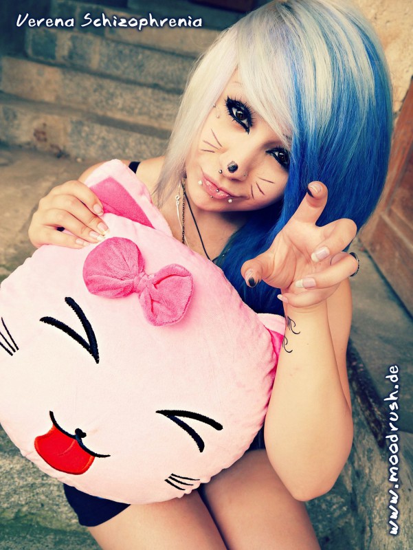 kawaii scene girl